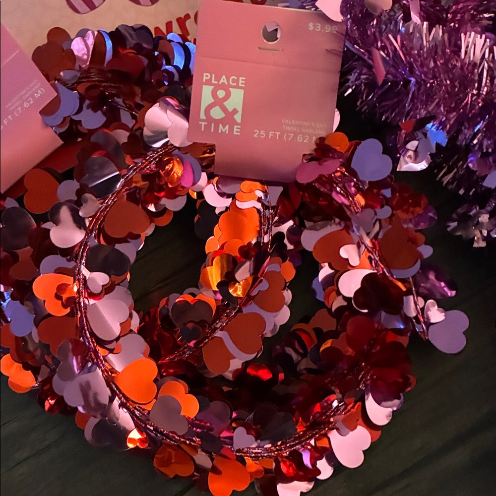 Valentine’s Day Decor Craft Bundle - Picture 2 of 5